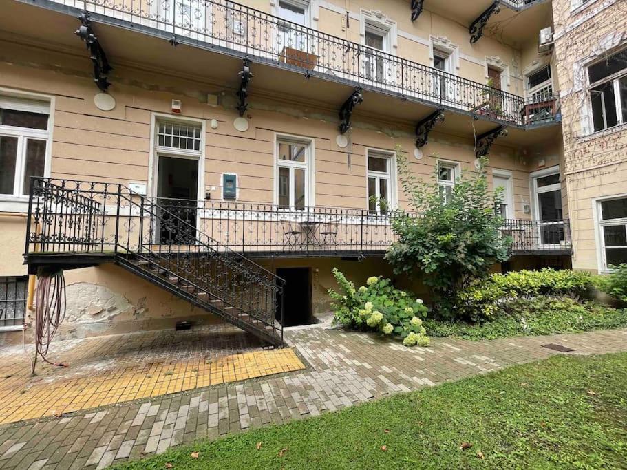 Knezits Spacious Ac Terrace Free Parking Budapeşte Dış mekan fotoğraf